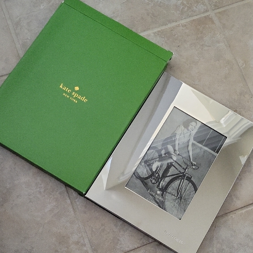 New In Box Kate Spade Silver Photo Frame with Green Box
